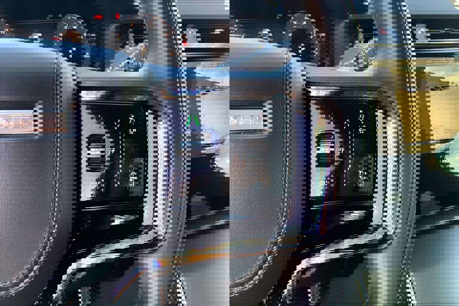 Used 2025 Land Rover Range Rover Velar Dynamic SE image 22