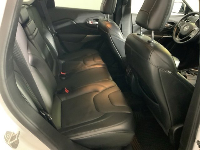 Used 2019 Jeep Cherokee Limited image 24