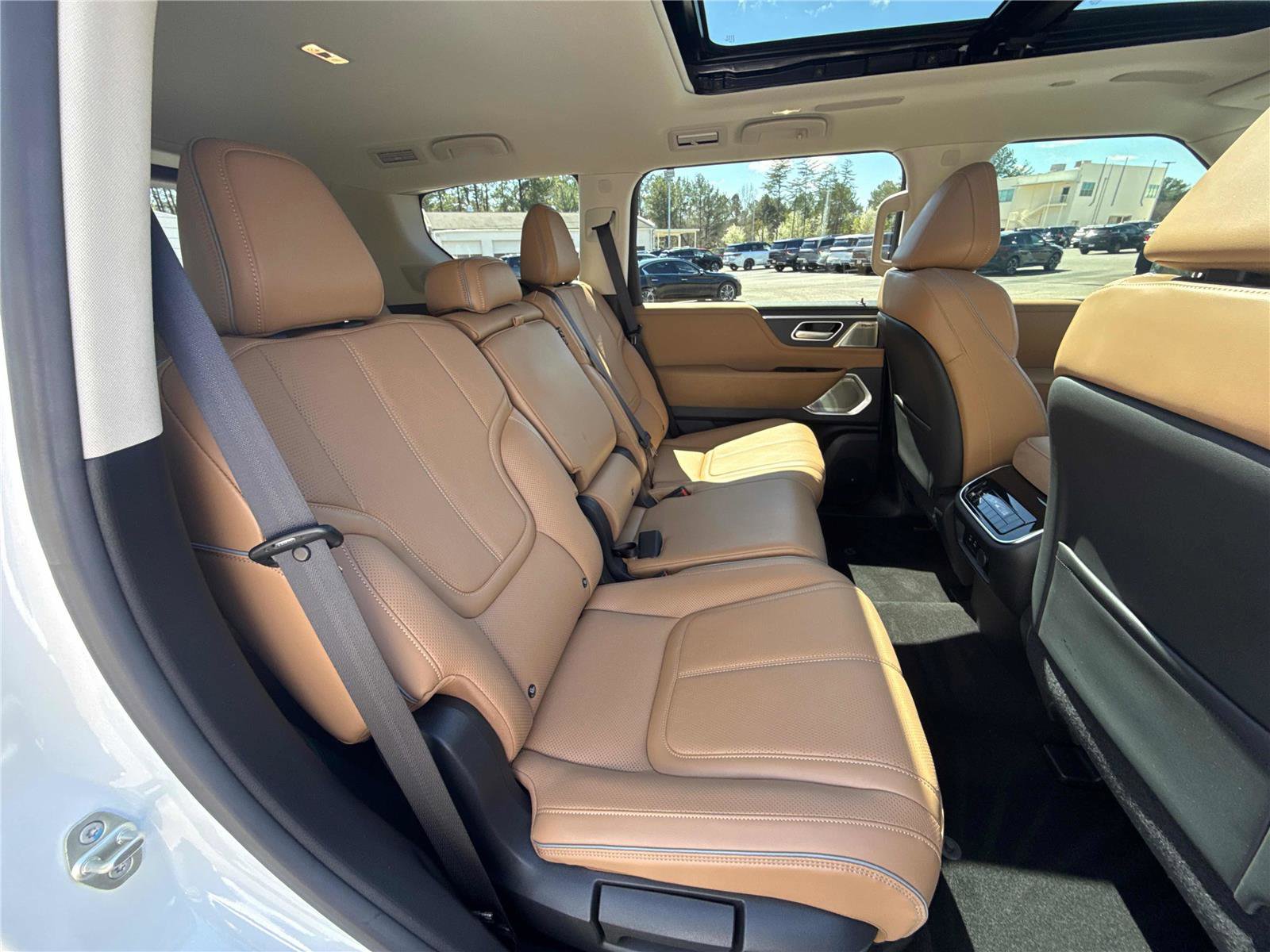 Certified 2025 INFINITI QX80 Sensory image 27