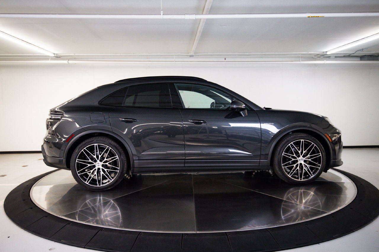 New 2026 Porsche Macan 4 Electric AWD/4WD image 8