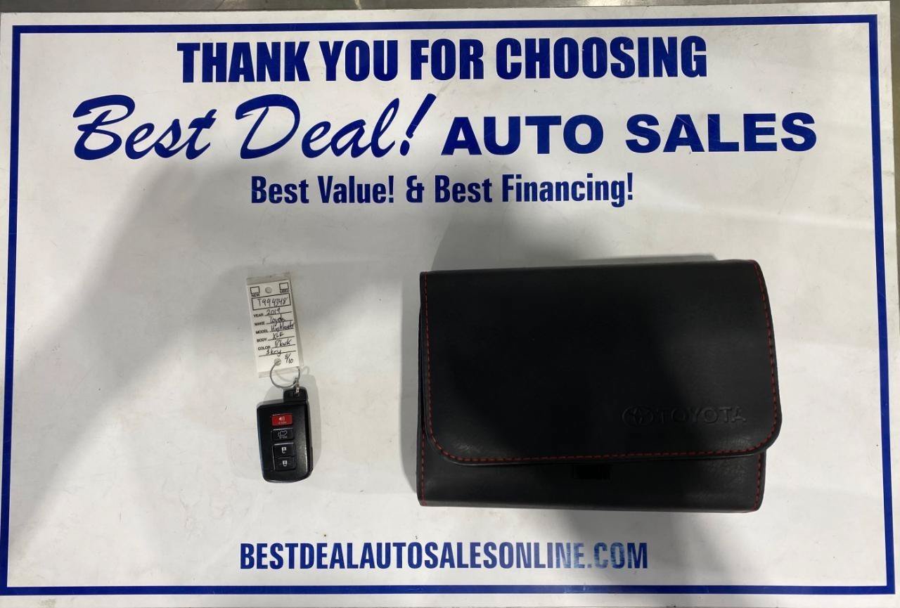 Used 2019 Toyota Highlander XLE AWD/4WD image 36