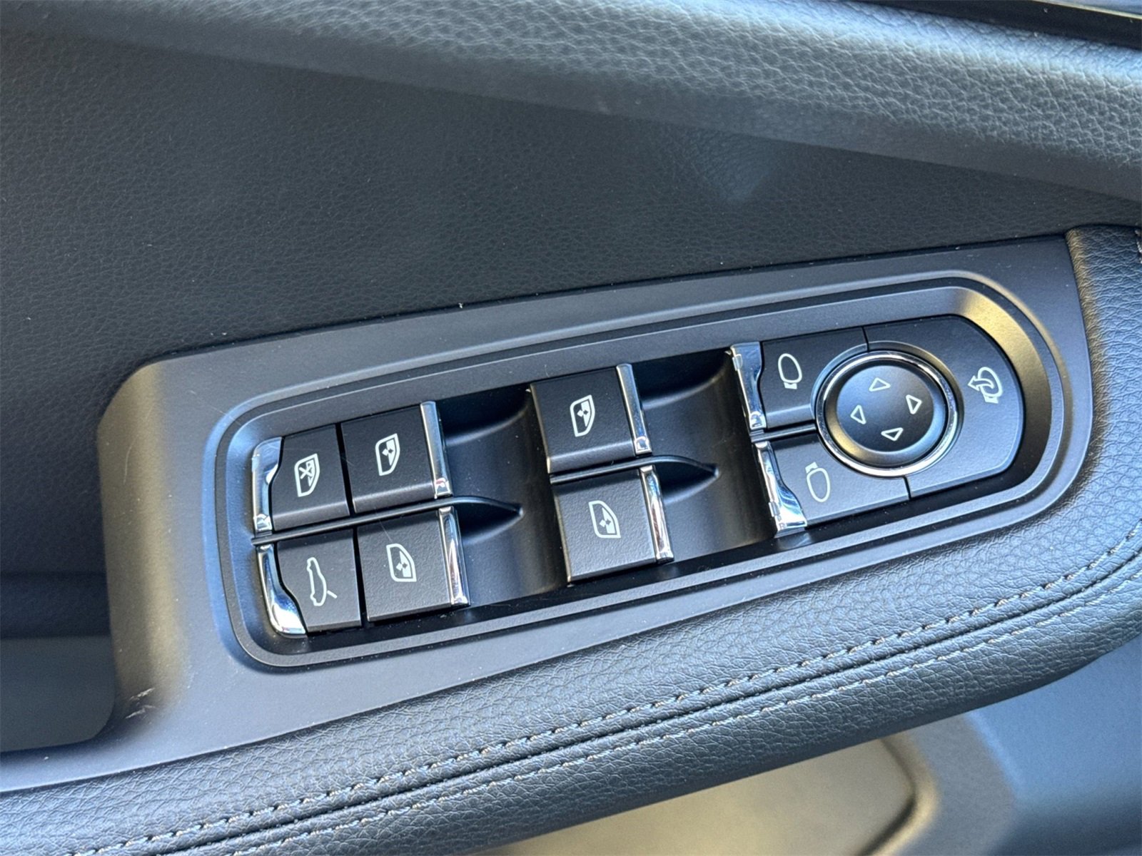 New 2026 Porsche Macan image 13