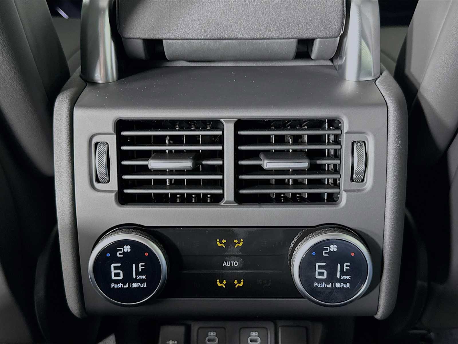 New 2025 Land Rover Discovery Dynamic SE image 24