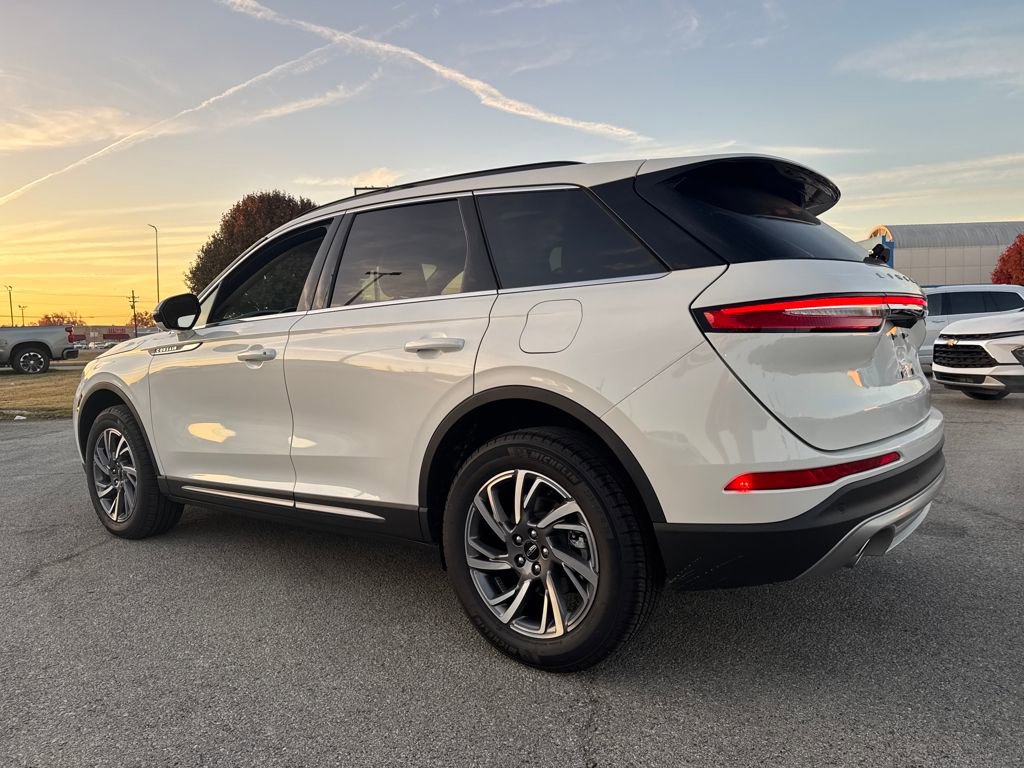 Used 2025 Lincoln Corsair AWD w/ Equipment Group 101A image 3