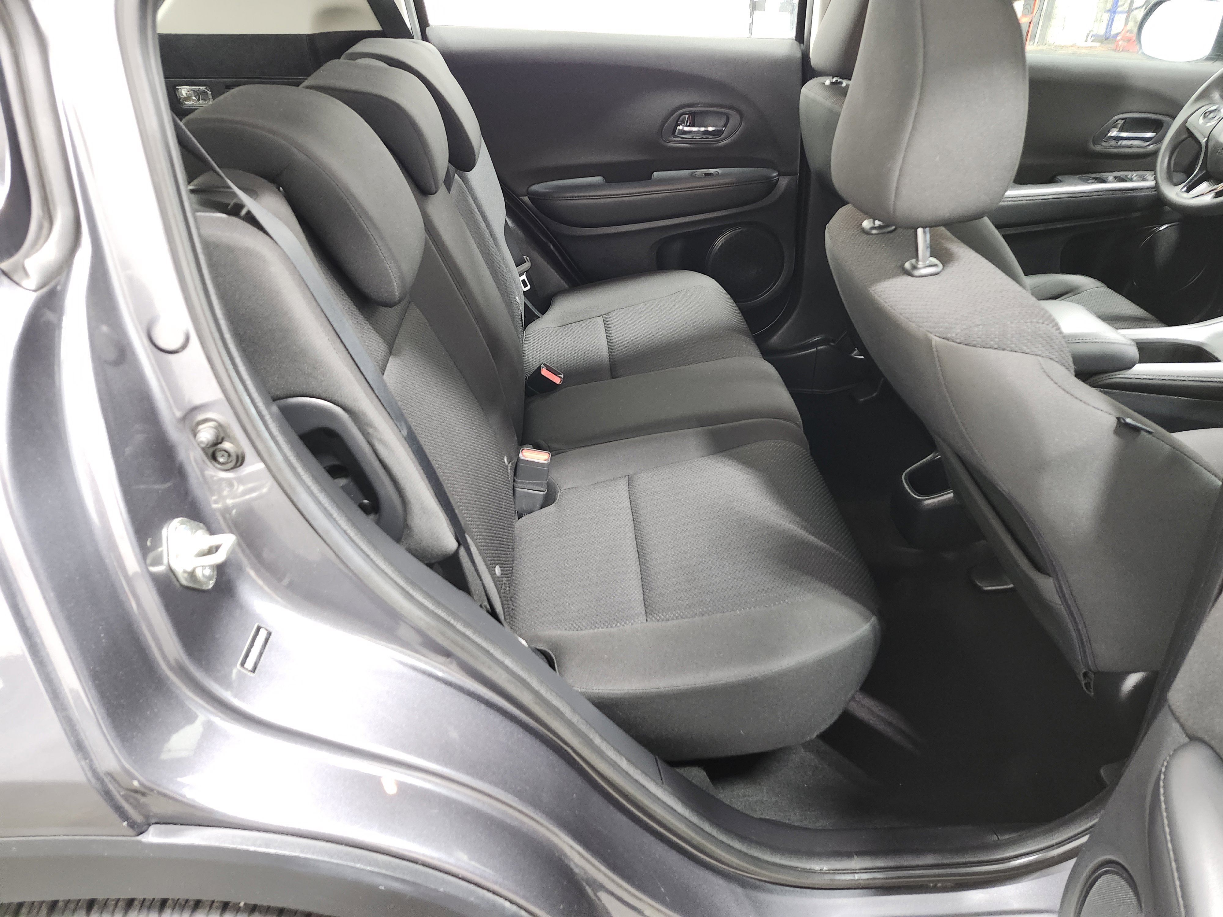 Used 2018 Honda HR-V LX image 17