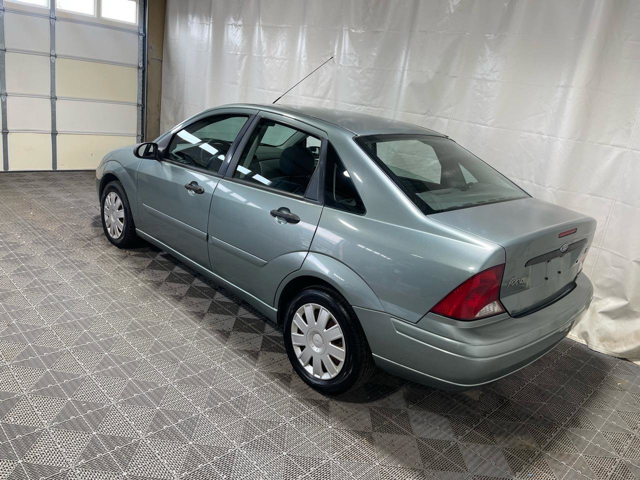 Used 2004 Ford Focus SE FWD image 4