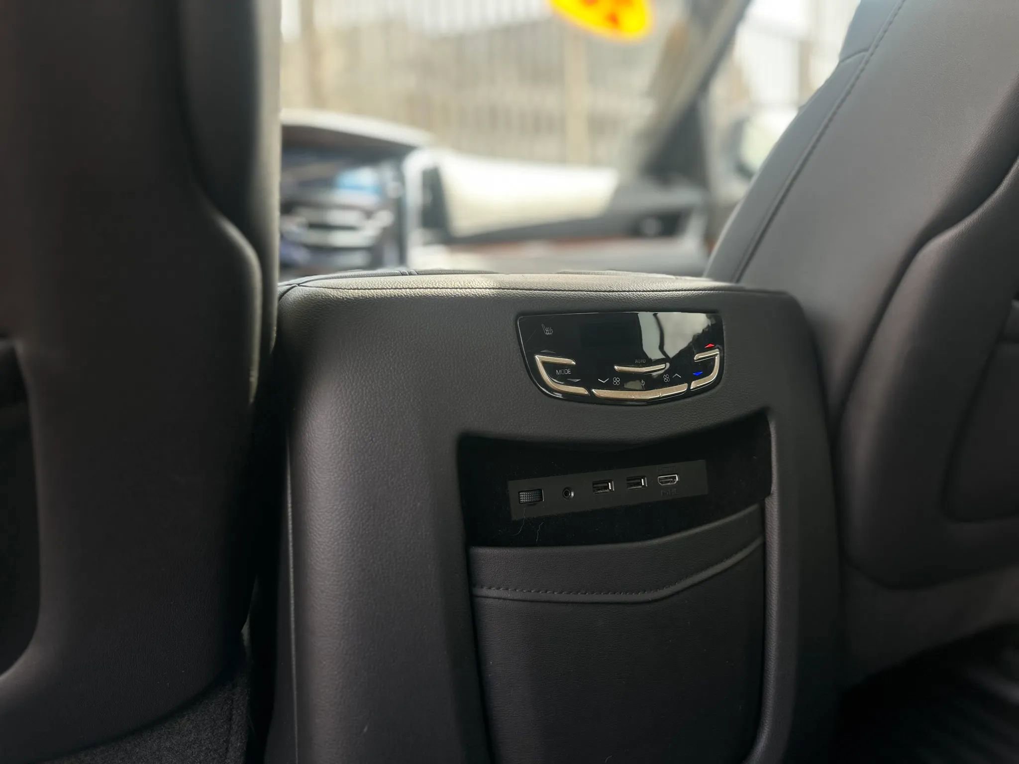 Used 2019 Cadillac Escalade Luxury AWD/4WD image 25