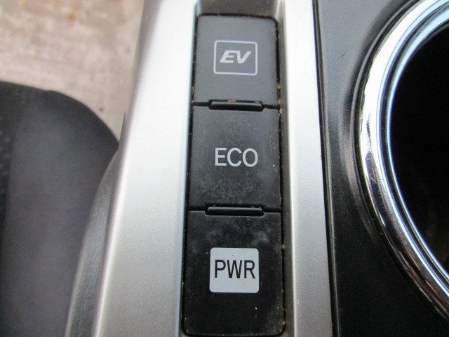 Used 2013 Toyota Prius V Three image 25
