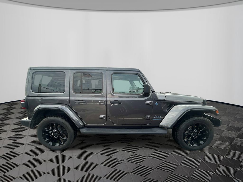 Used 2025 Jeep Wrangler Sahara image 4