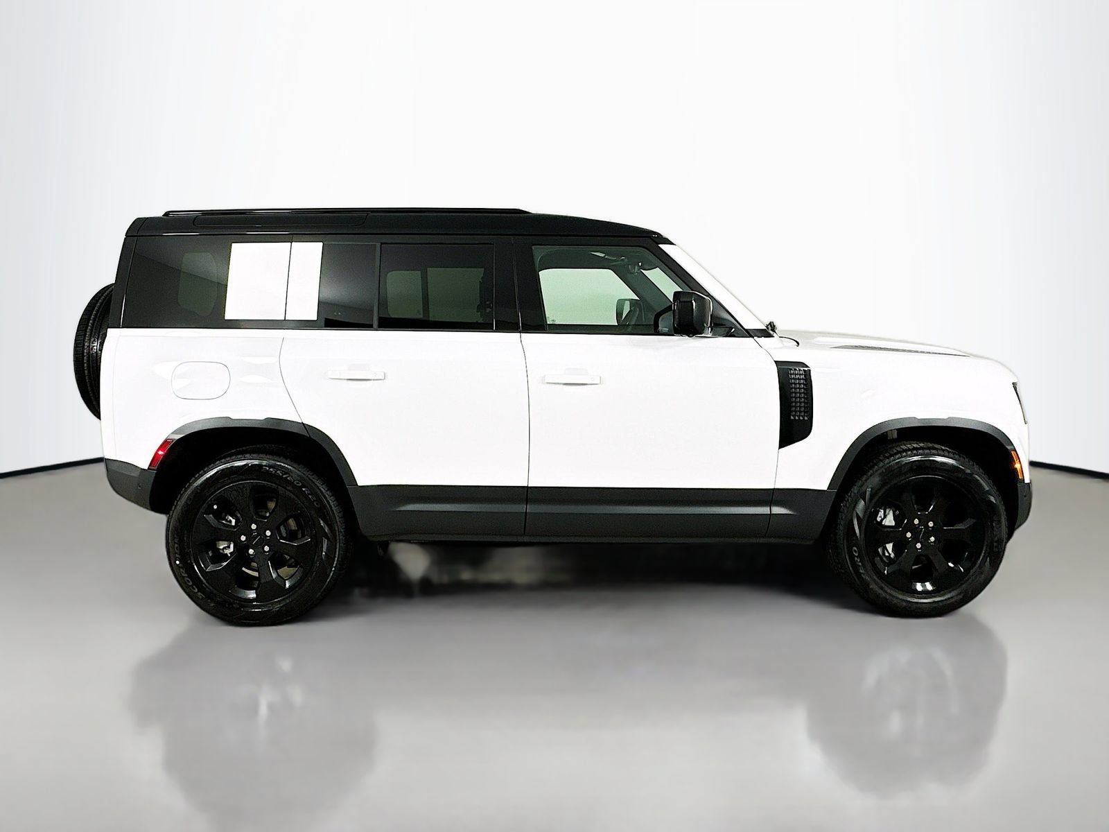 Used 2026 Land Rover Defender 110 S AWD/4WD image 4