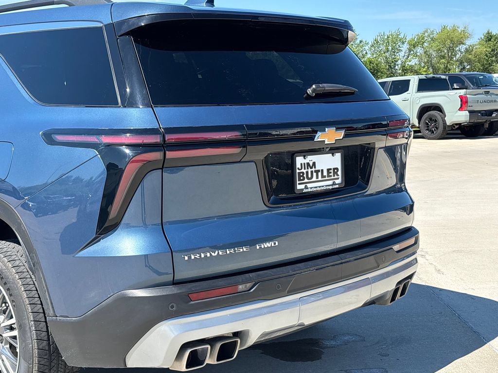 Used 2025 Chevrolet Traverse LT w/ Driver Confidence Package AWD/4WD image 37