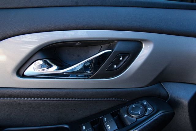 Used 2023 Chevrolet Traverse LT image 14