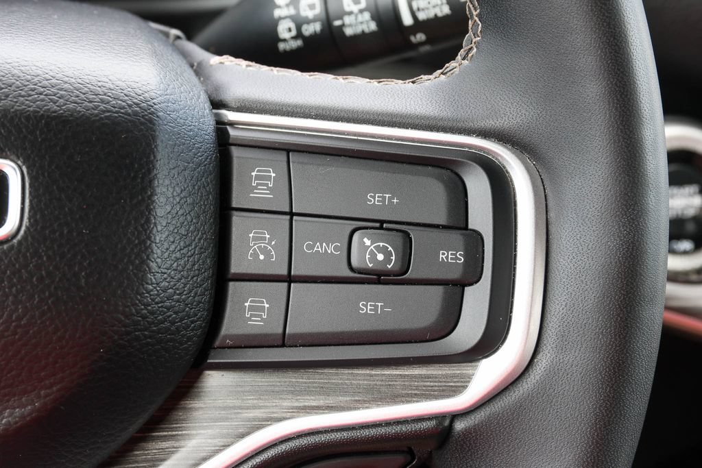 Used 2024 Jeep Wagoneer Series III AWD/4WD image 33