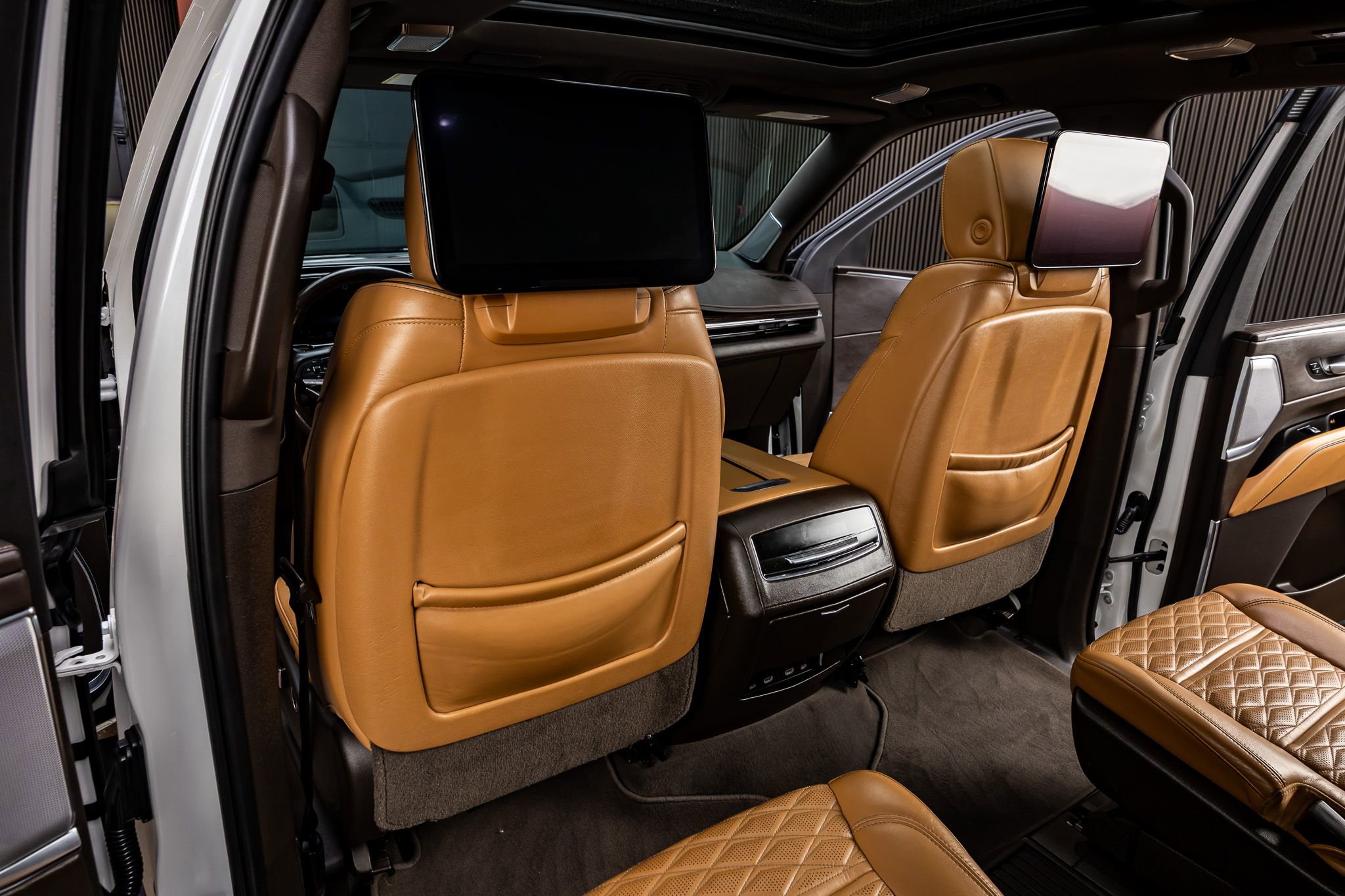 Used 2021 Cadillac Escalade ESV Sport w/ Driver Assist Tech Package AWD/4WD image 31
