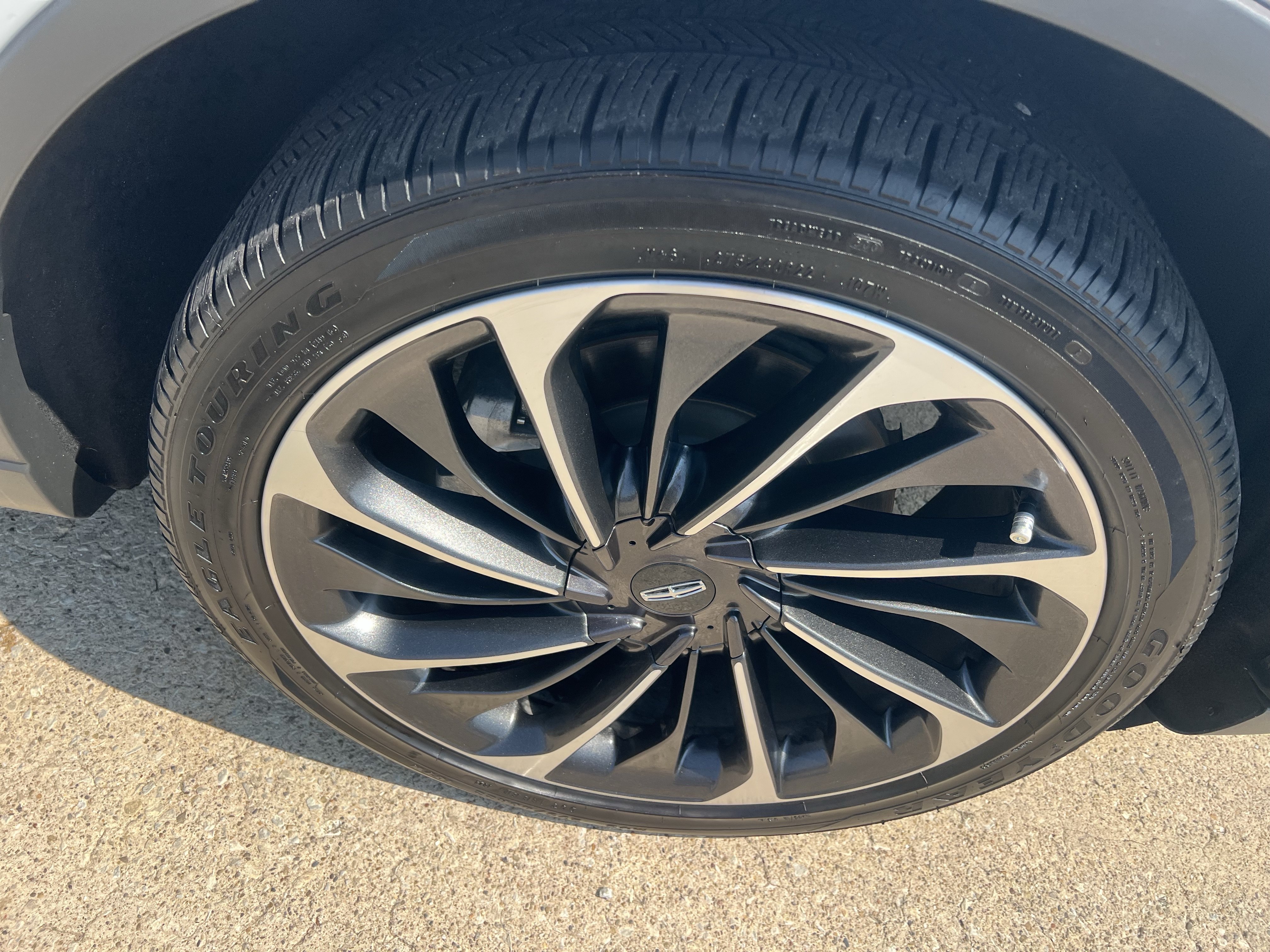 Used 2025 Lincoln Aviator Reserve w/ Equipment Group 201A AWD/4WD image 2