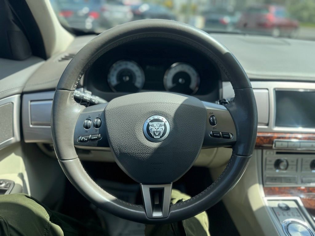 Used 2009 Jaguar XF Premium RWD image 35