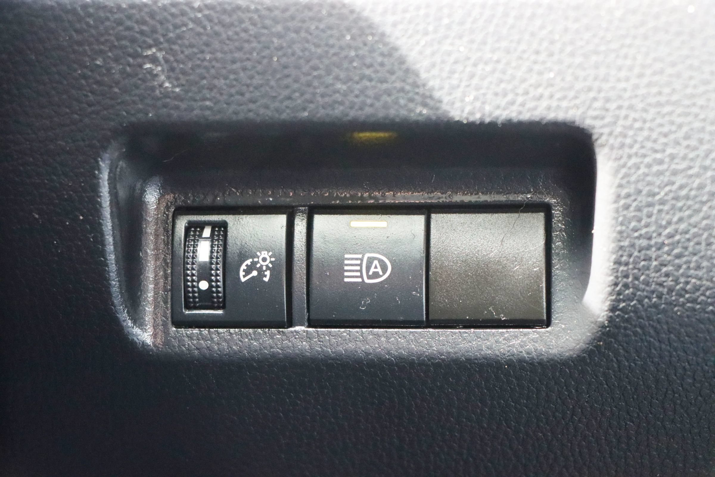 Used 2019 Toyota RAV4 LE FWD image 29