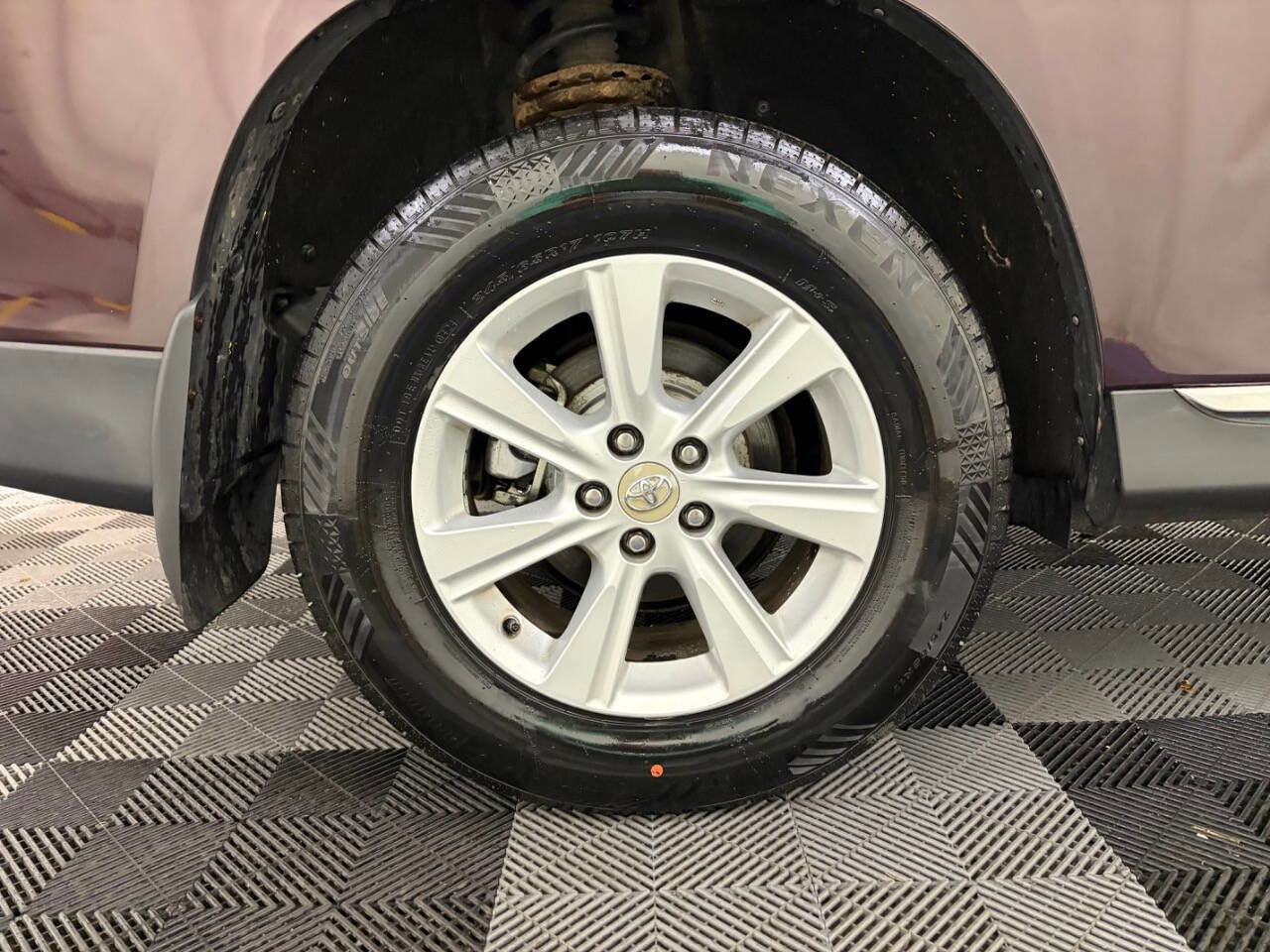 Used 2011 Toyota Highlander SE w/ Tow Pkg AWD/4WD image 26