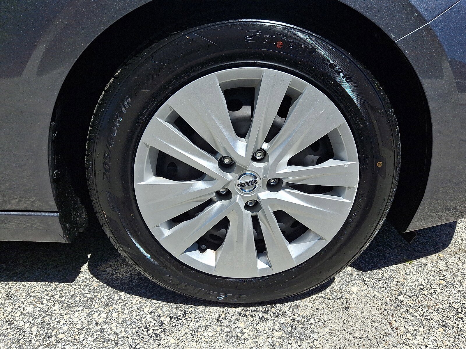 Used 2020 Nissan Sentra S w/ Trunk Package FWD image 9