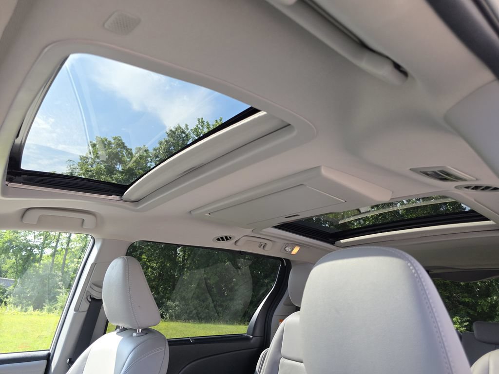 Used 2019 Toyota Sienna Limited AWD/4WD image 12