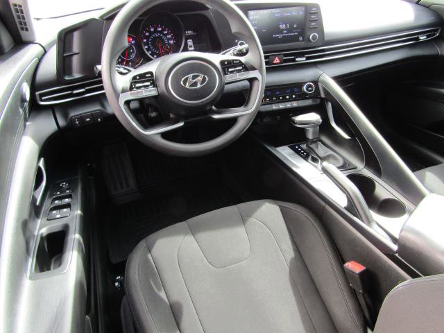 Used 2023 Hyundai Elantra SEL FWD image 2