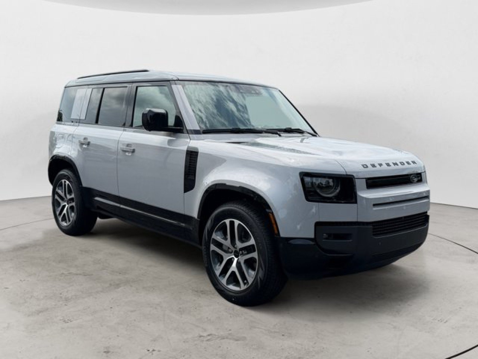 New 2026 Land Rover Defender 110 X-Dynamic SE AWD/4WD image 2