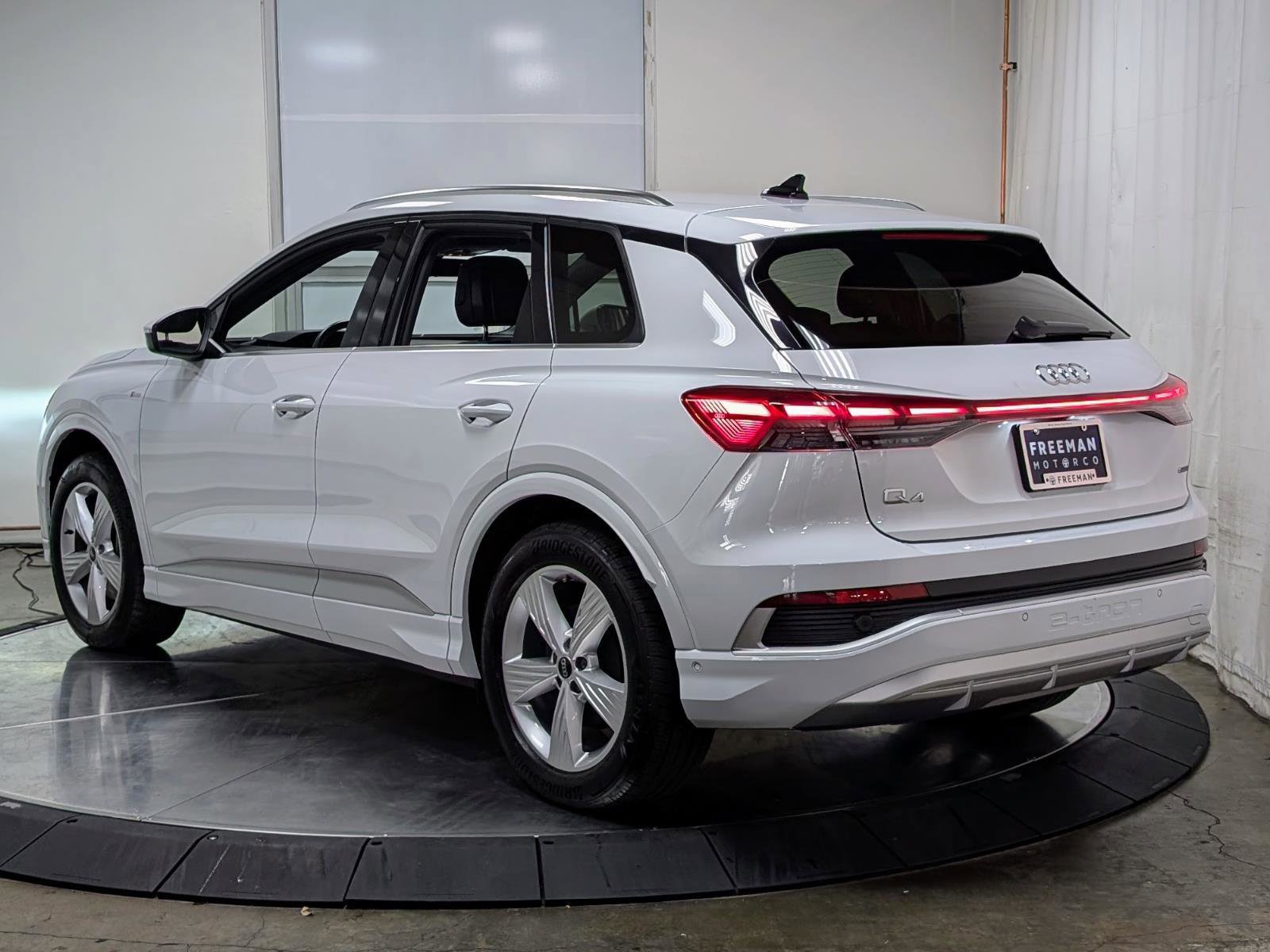 Used 2024 Audi Q4 e-tron Premium Plus image 7