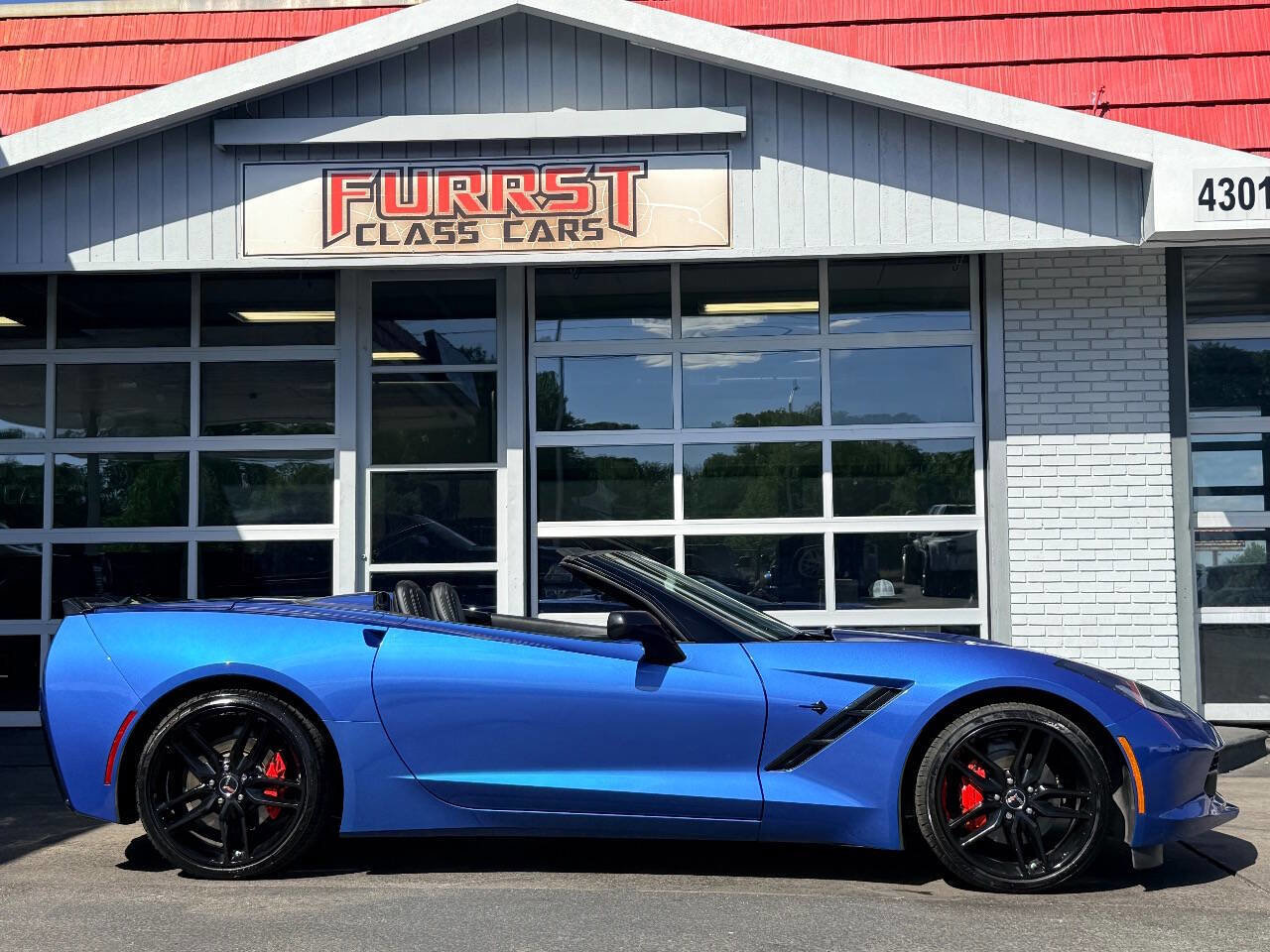 Used 2015 Chevrolet Corvette Stingray Convertible w/ 2LT Preferred Equipment Group RWD image 2
