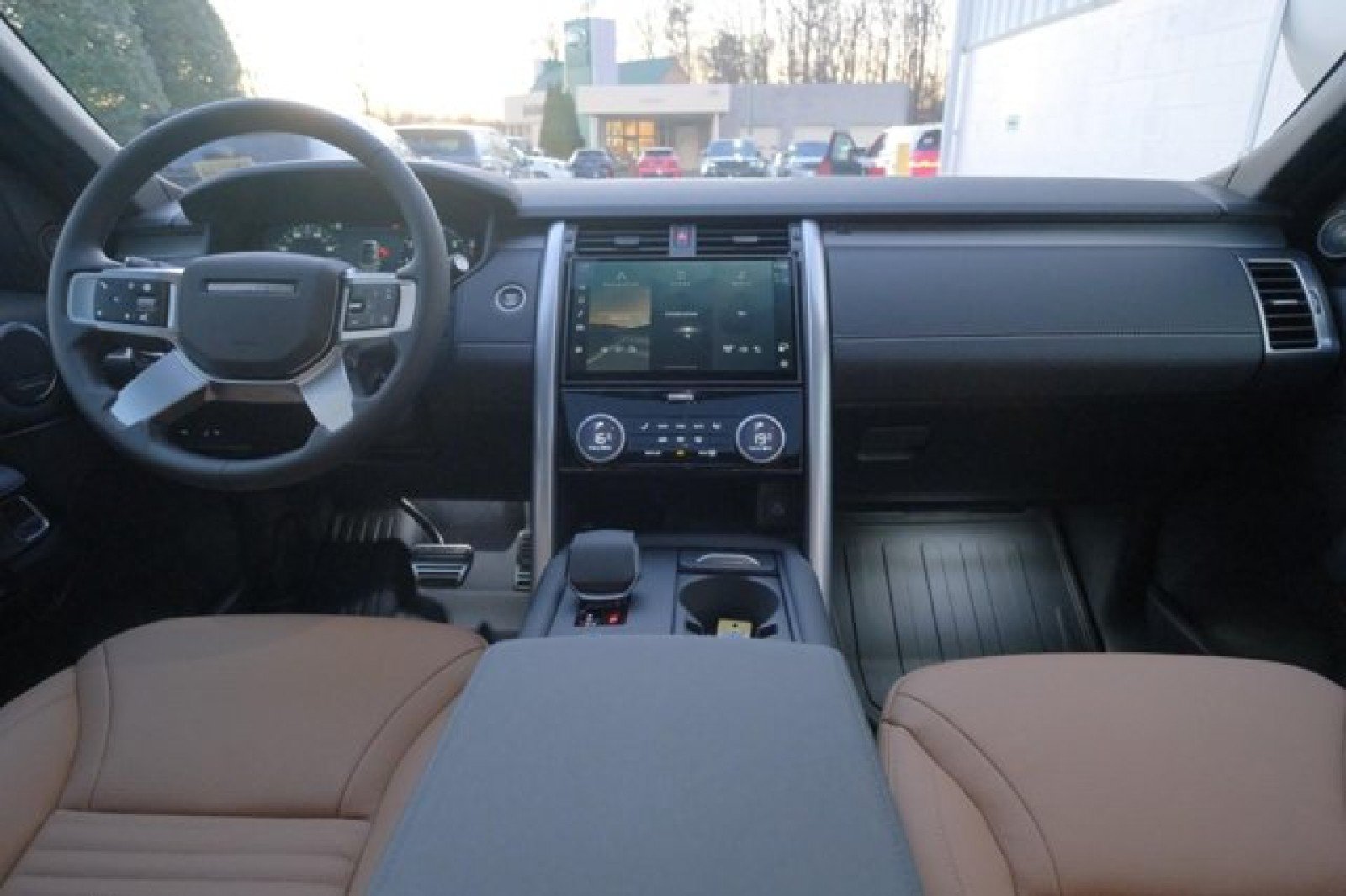 Certified 2025 Land Rover Discovery Dynamic SE AWD/4WD image 21