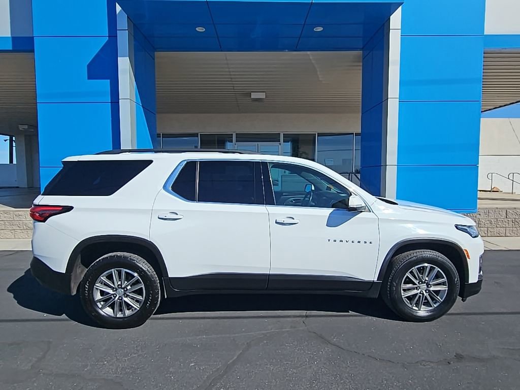 Used 2023 Chevrolet Traverse LT image 2