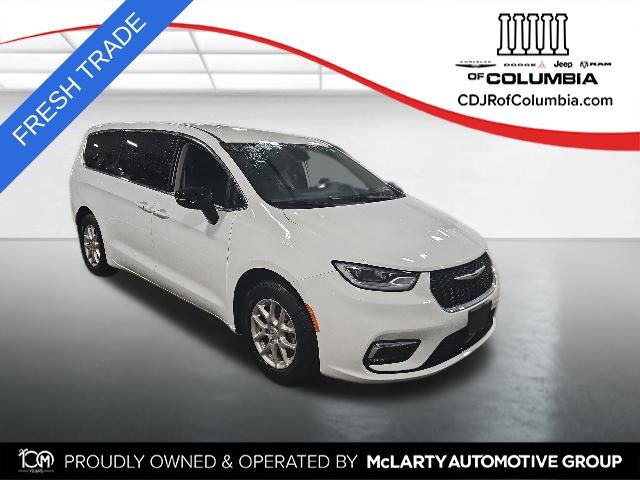 Used 2024 Chrysler Pacifica Touring-L FWD image 1