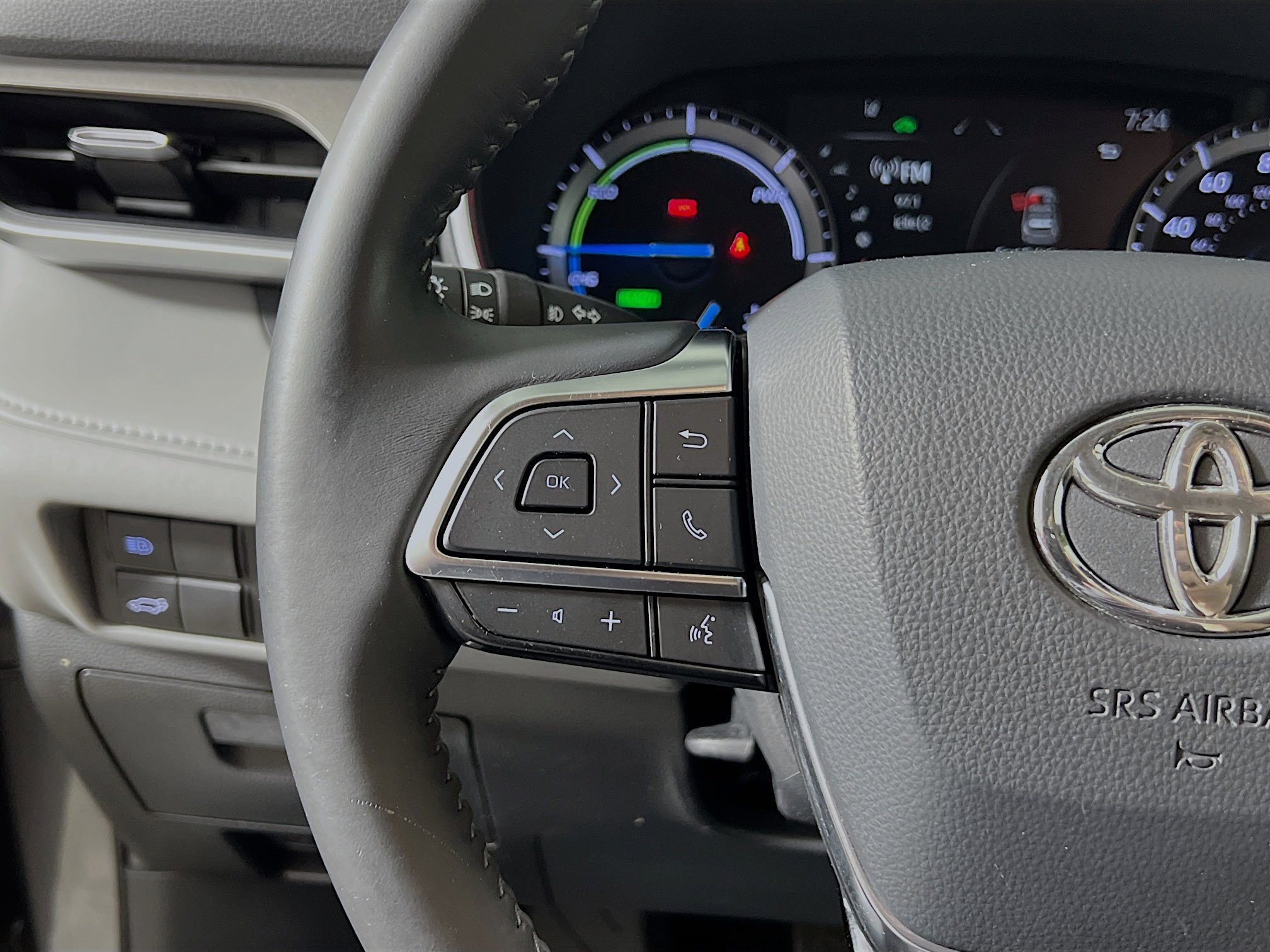 Used 2020 Toyota Highlander XLE image 19