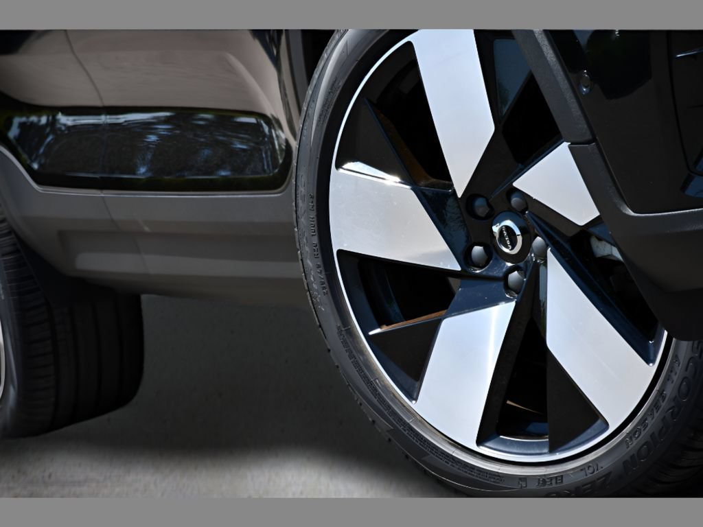 Certified 2023 Volvo C40 P8 Recharge Ultimate w/ Protection Package Premier AWD/4WD image 11