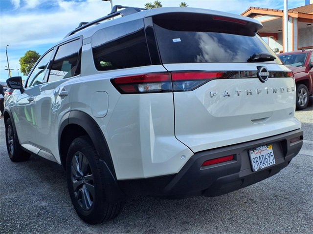 Certified 2024 Nissan Pathfinder SV image 3