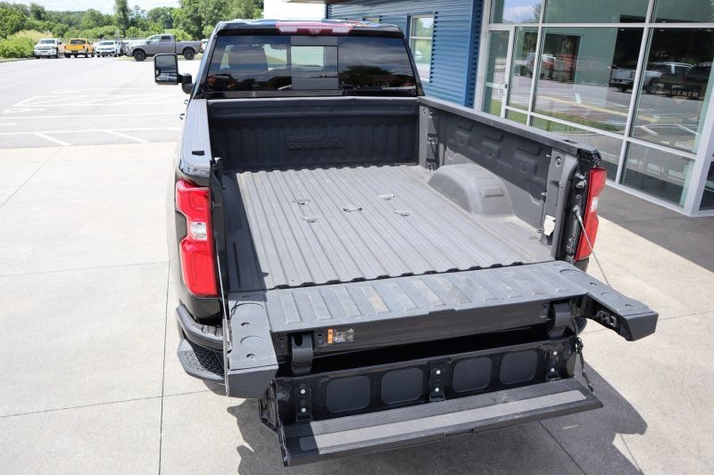 Used 2022 Chevrolet Silverado 2500 High Country w/ Z71 Off-Road Package AWD/4WD image 9