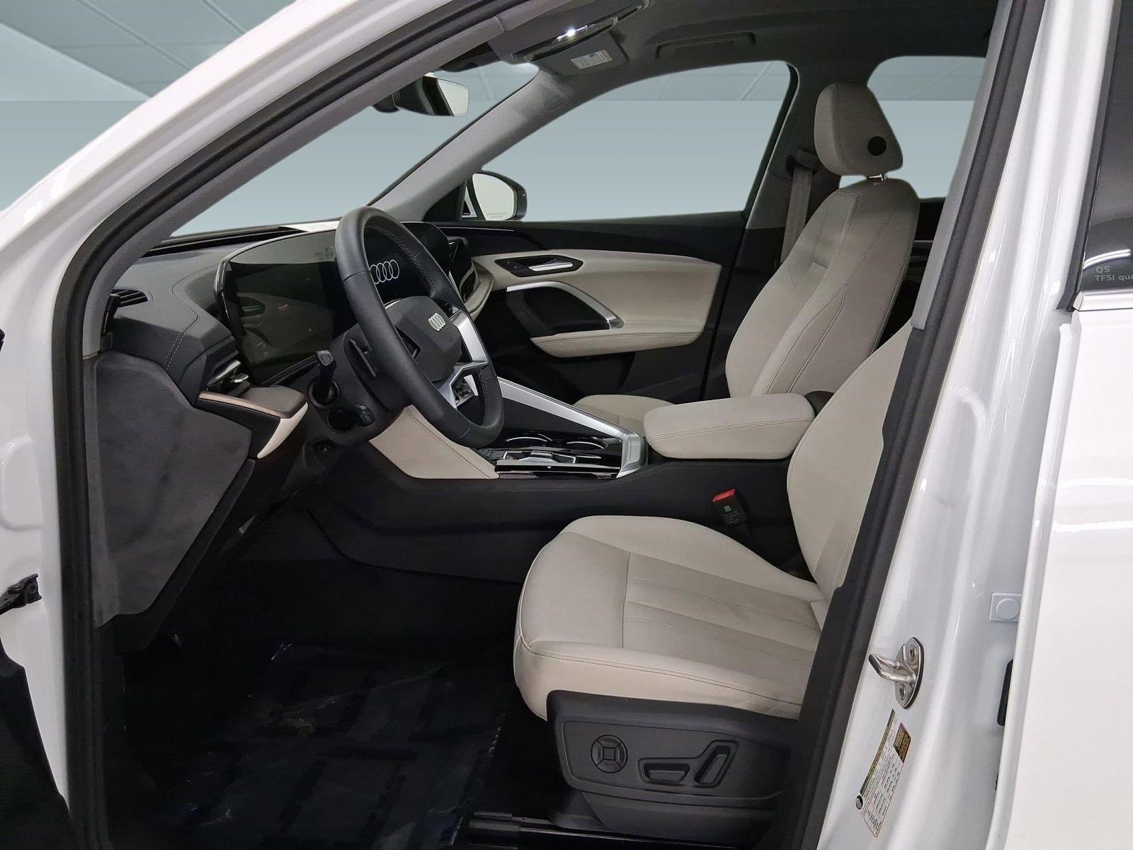 Certified 2025 Audi Q5 Premium w/ Convenience Package image 5