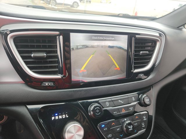 Used 2020 Chrysler Pacifica Touring-L w/ S Appearance Package FWD image 18