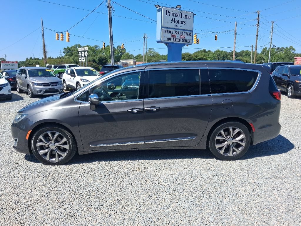 Used 2017 Chrysler Pacifica Limited w/ UConnect Theater Package FWD image 20