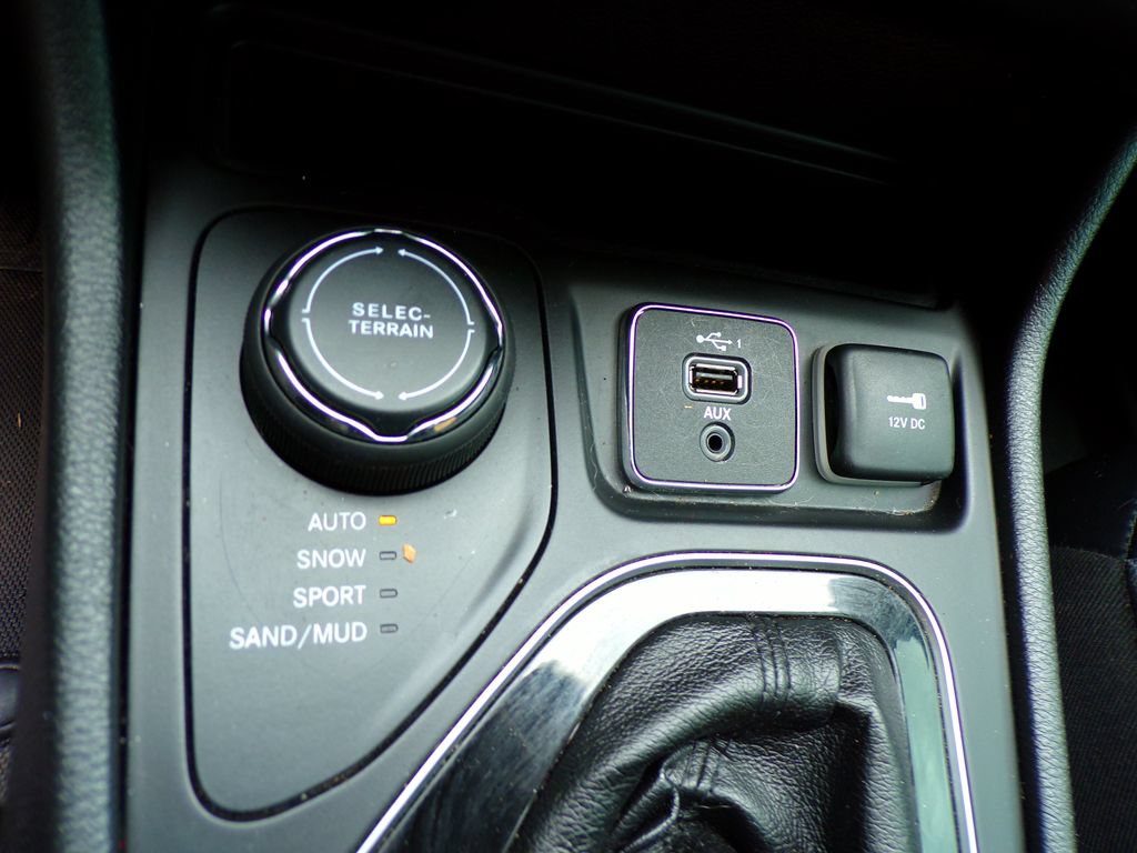 Certified 2019 Jeep Cherokee Limited AWD/4WD image 25