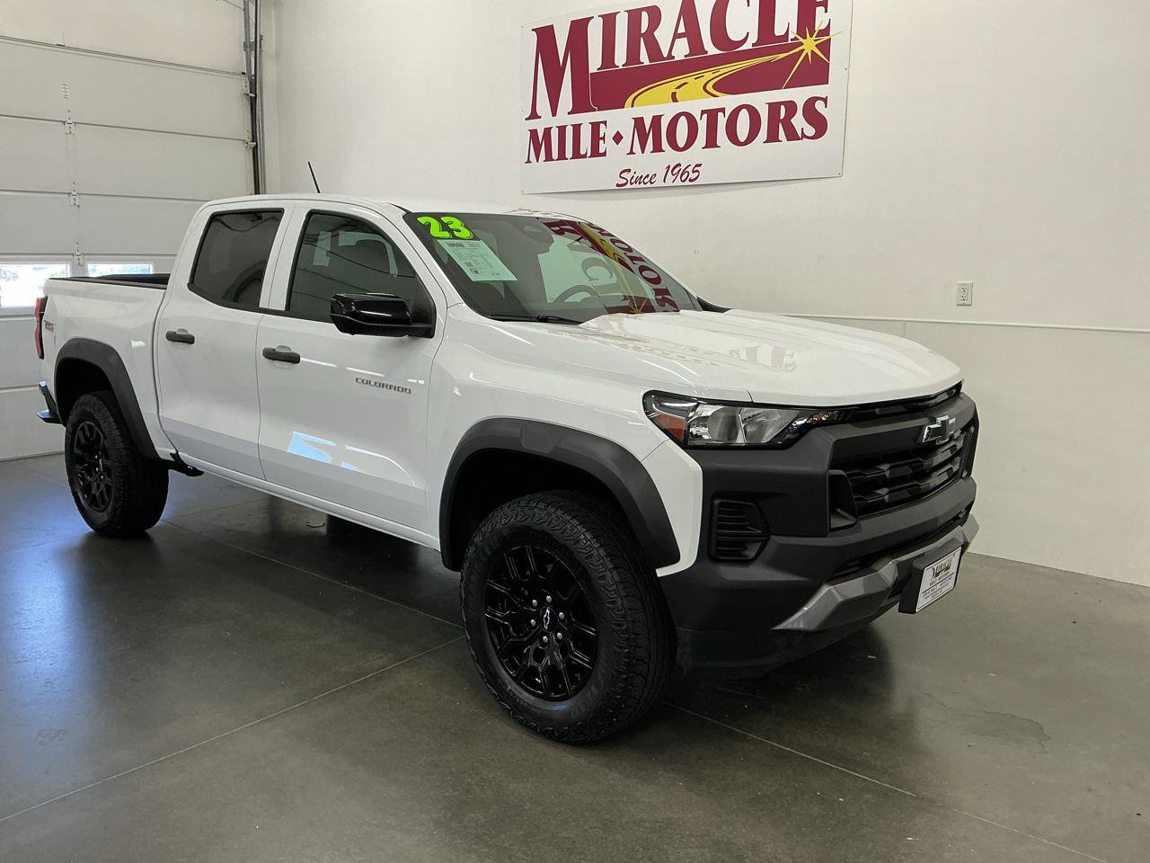 Used 2023 Chevrolet Colorado Trail Boss w/ Technology Package AWD/4WD image 1