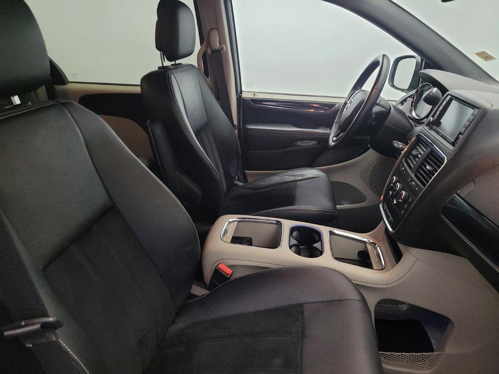 Used 2018 Dodge Grand Caravan SXT image 21