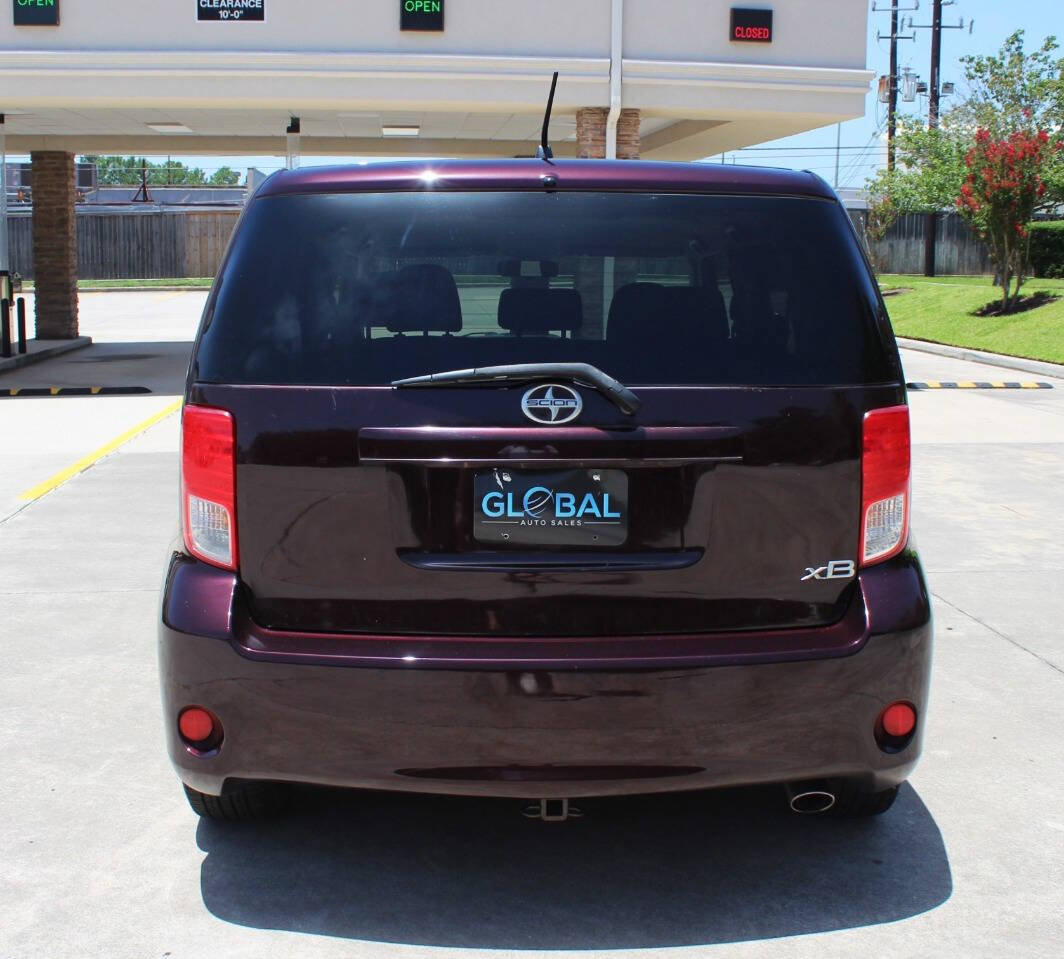 Used 2012 Scion xB FWD image 6