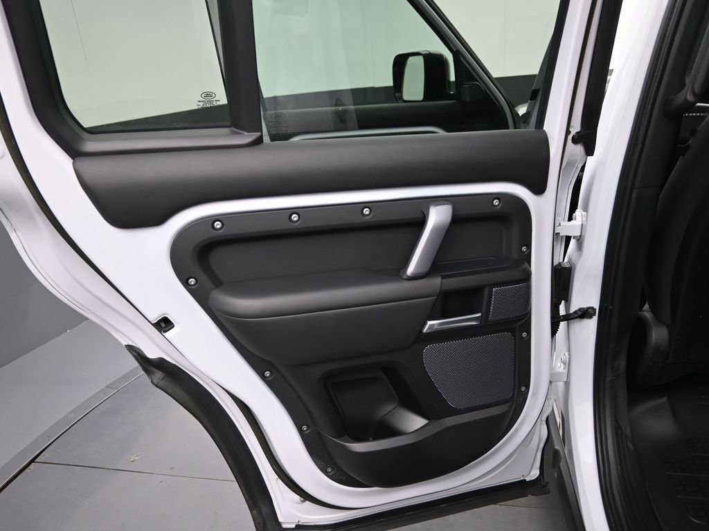 Used 2022 Land Rover Defender 110 V8 image 18