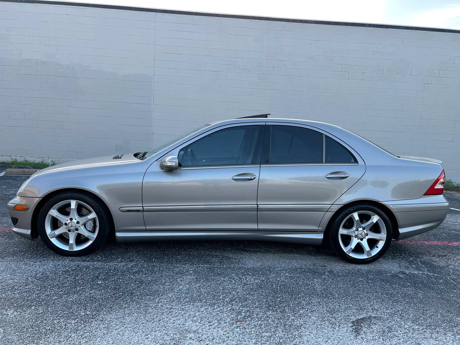 Used 2007 Mercedes-Benz C 230 Sedan image 3