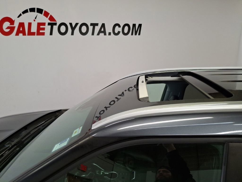 Used 2023 Toyota Highlander XLE image 7