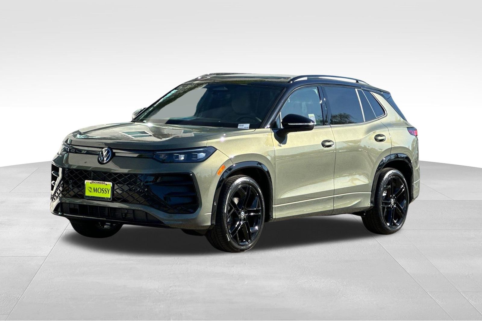 New 2026 Volkswagen Tiguan SE R-Line image 1