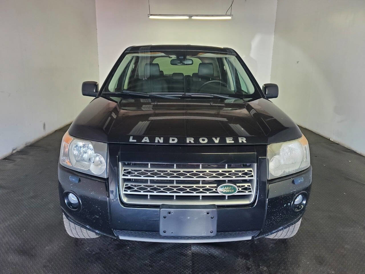 Used 2010 Land Rover LR2 HSE image 2