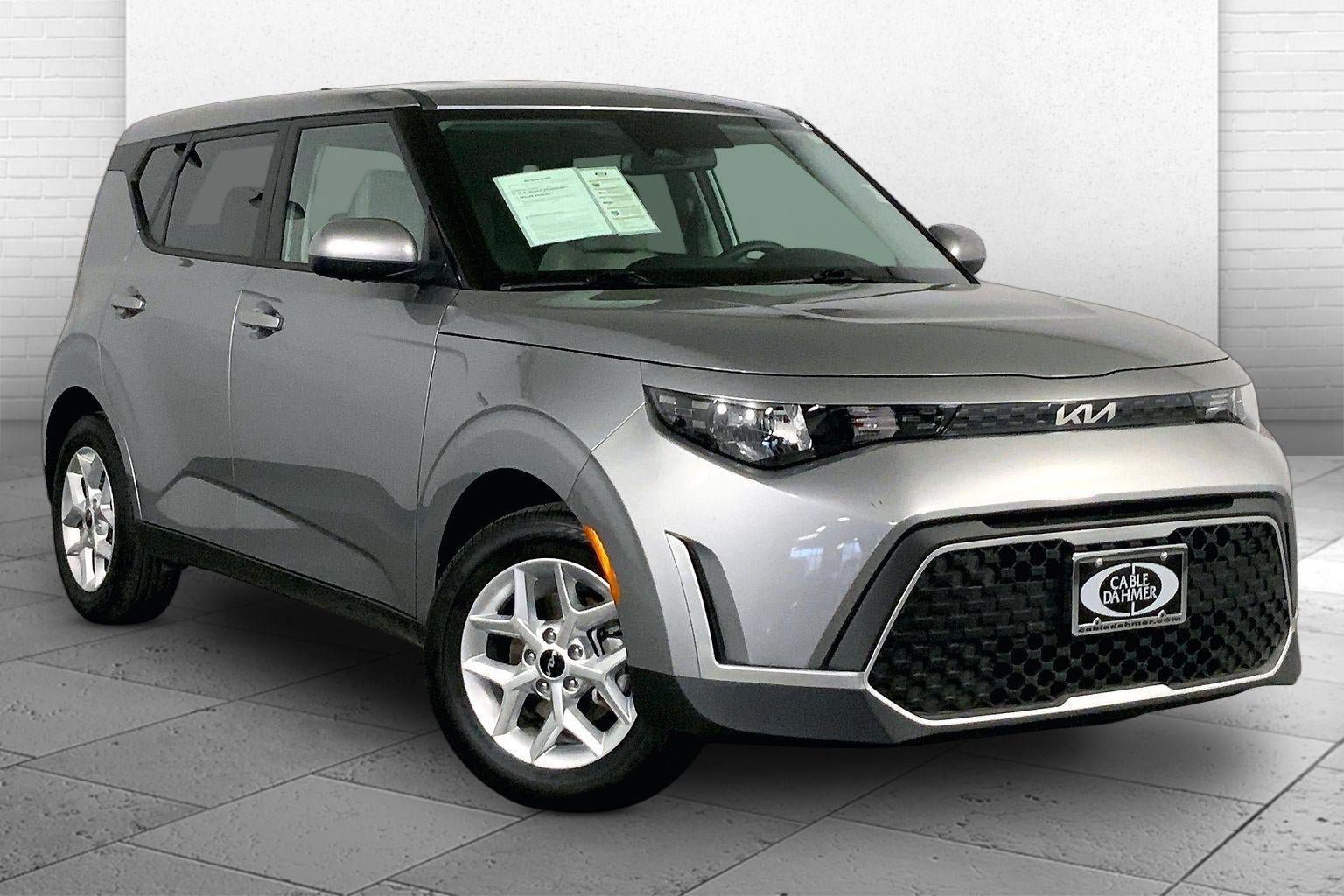 Certified 2025 Kia Soul LX FWD image 1