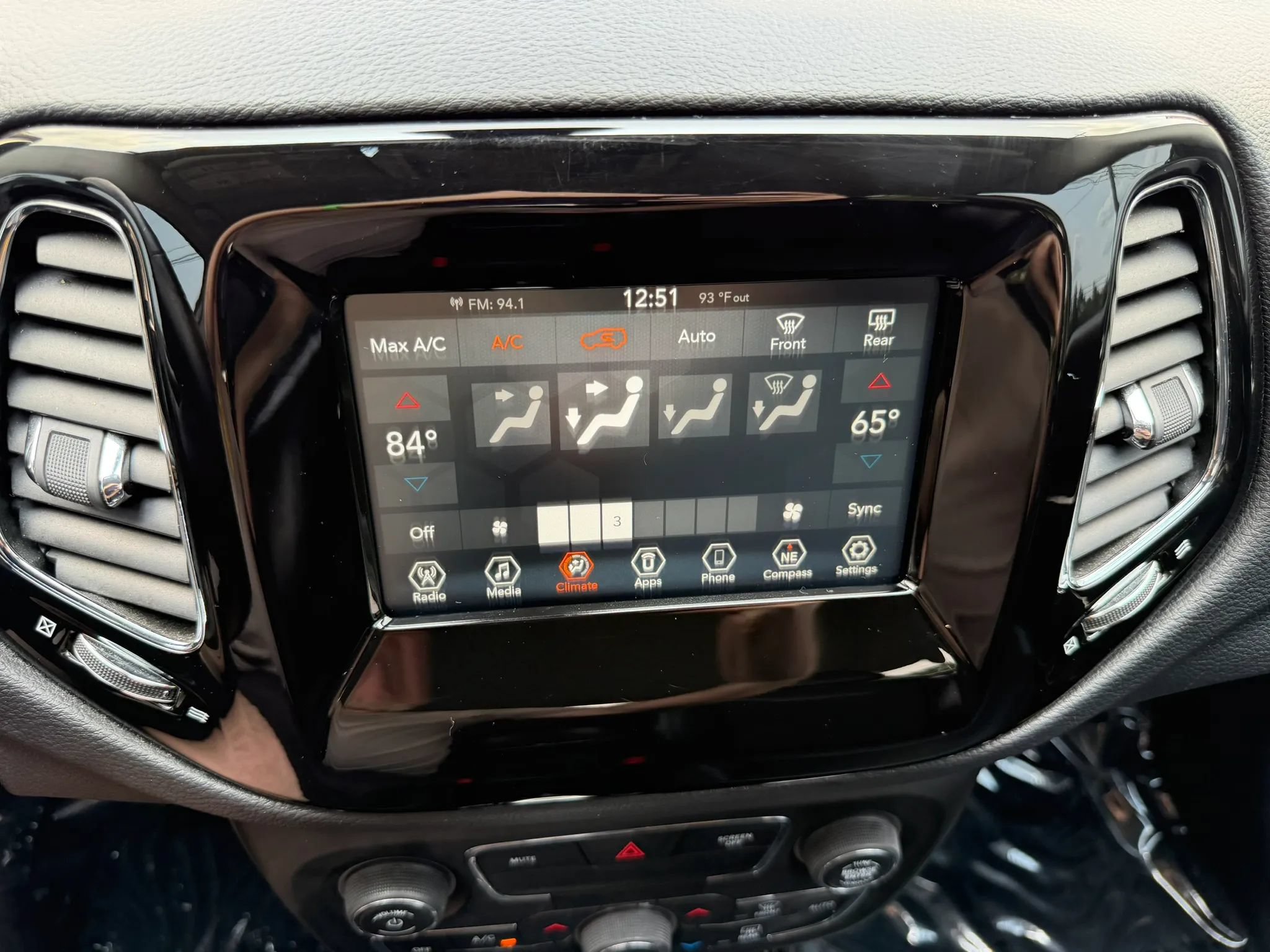 Used 2019 Jeep Compass Latitude AWD/4WD image 22