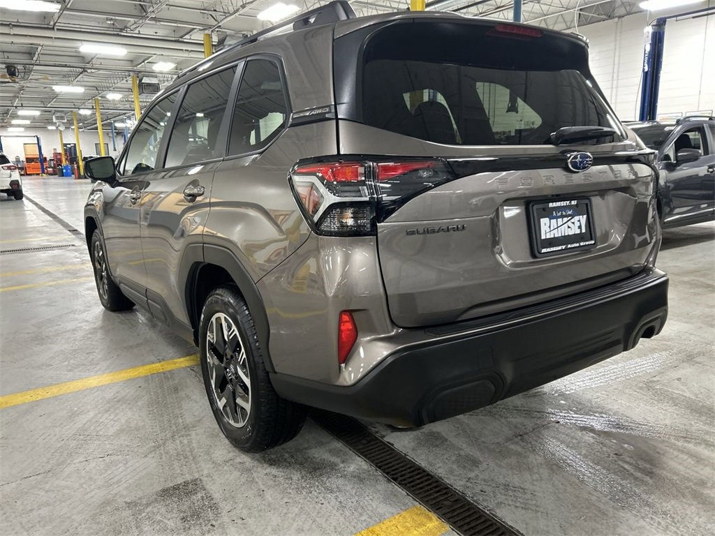 Certified 2025 Subaru Forester Premium image 6